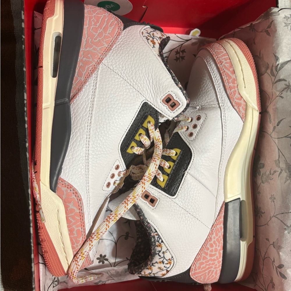 Nike Air Jordan 3 Retro (big kids size 6.5=women’s size 8) PERFECT CONDITION